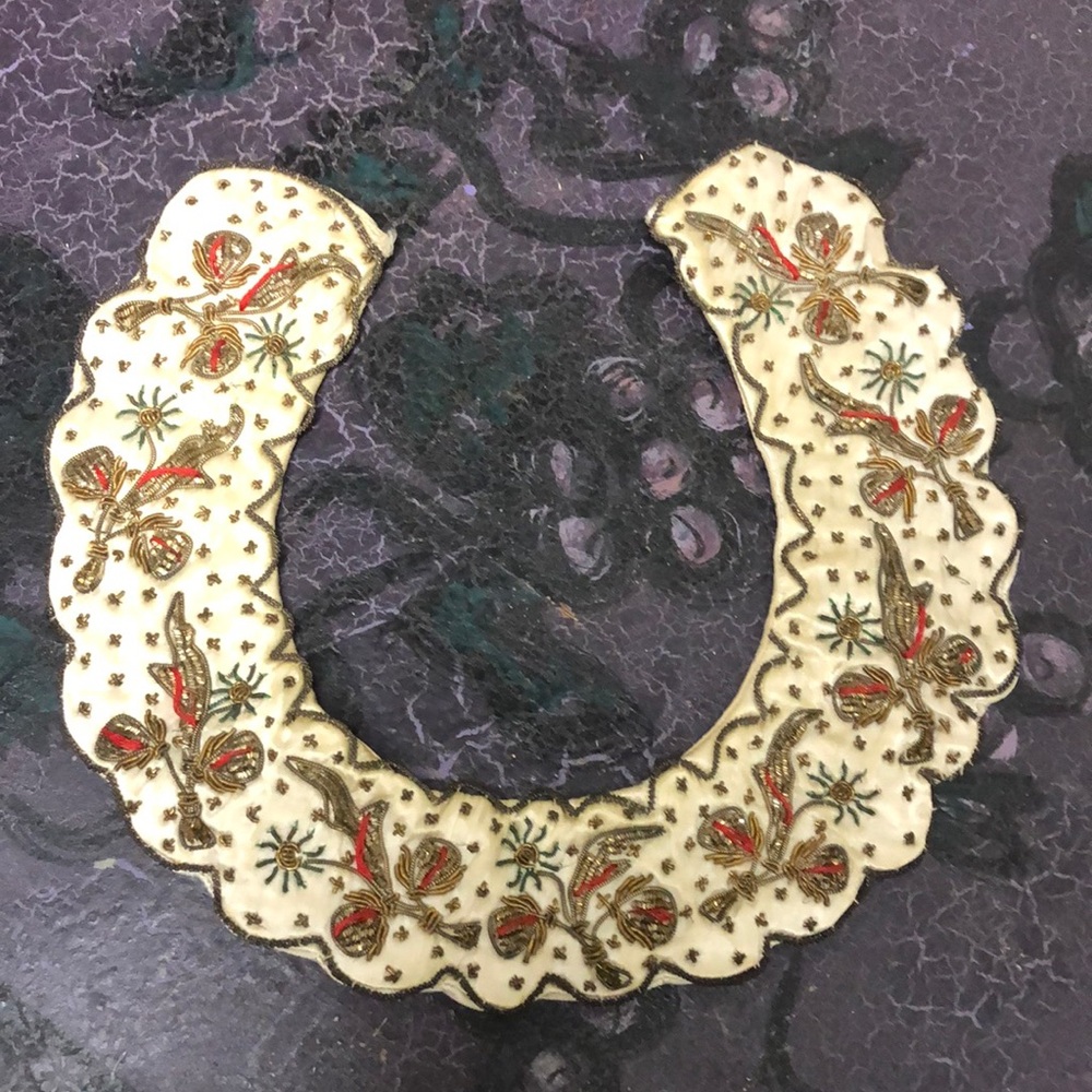 Elegant Cream and Gold Embroidered Necklace